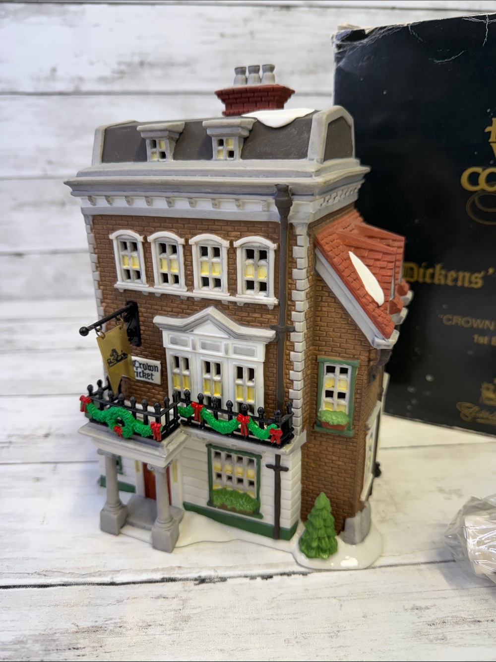 Dept 56 CROWN and CRICKET INN Christmas village complete 1992